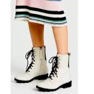 Sorel size 9 PHOENIX waterproof leather lace and zip mid calf lugged sole boots